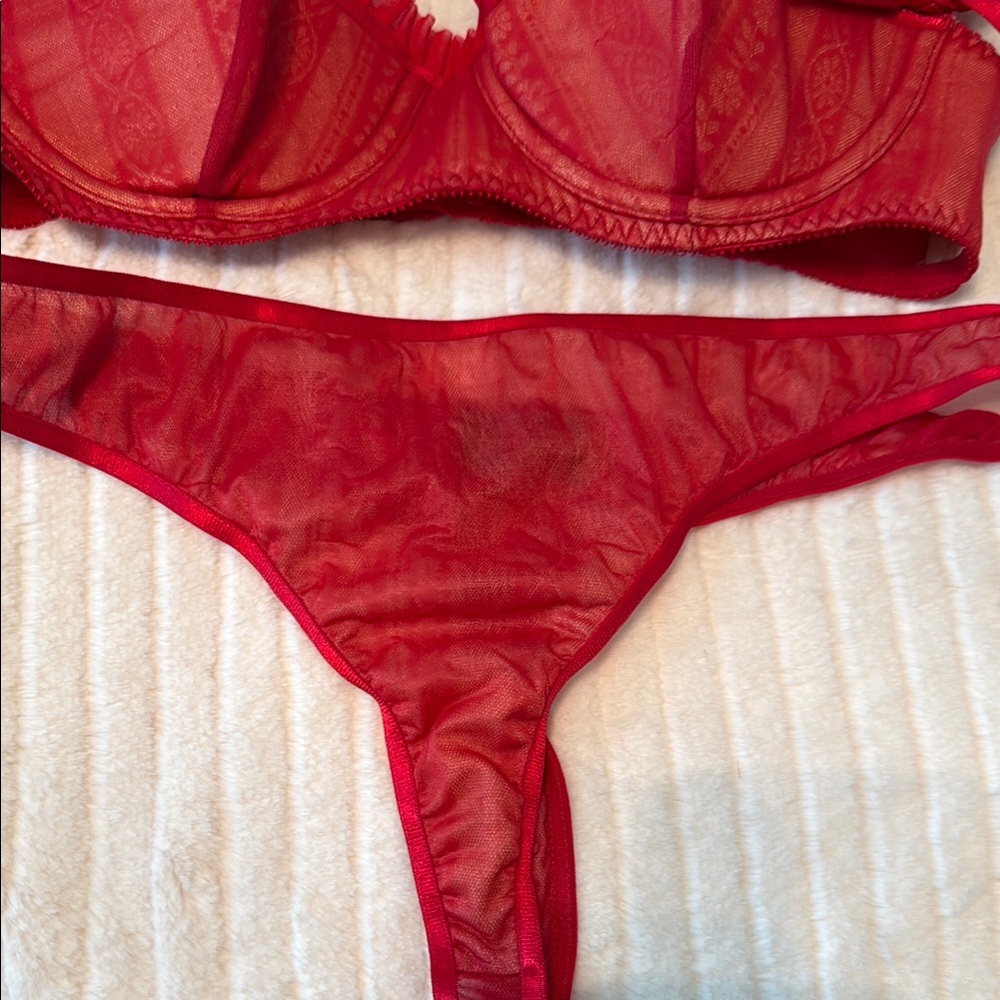 New with Tags- Frederick’s of Hollywood Elegant Red Lace Lingerie Set - Picture 3 of 4